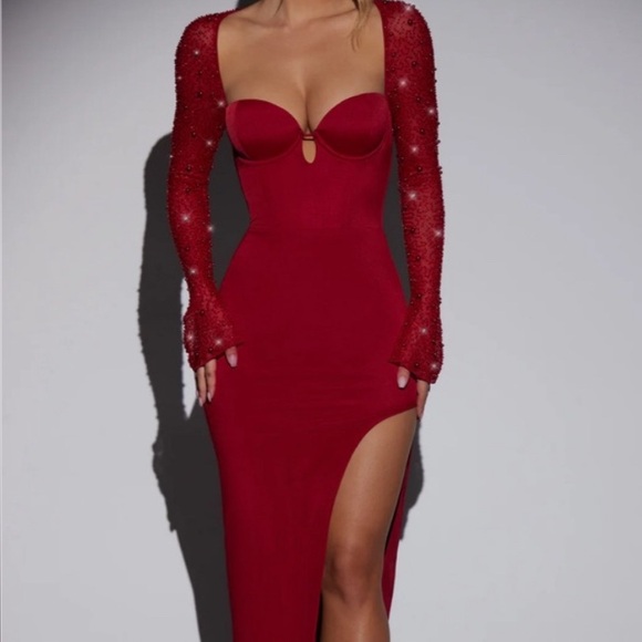 Elegant Red Evening Dress - Picture 1 of 5